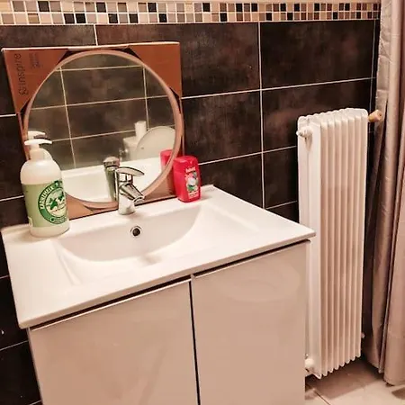 Apartment F1 Equipe Avec Ascenseur, Parking Et Pres Des Transports
